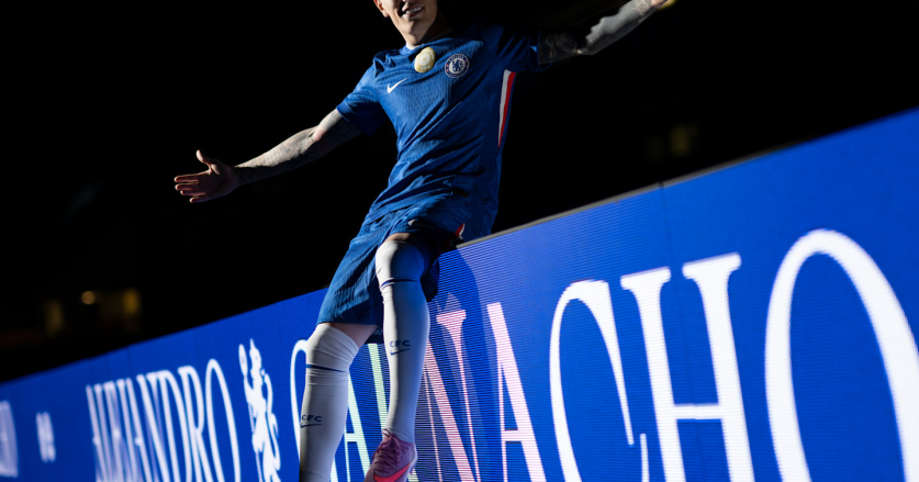 Penggemar Man United Nyanyikan Chant Brutal untuk Alejandro Garnacho