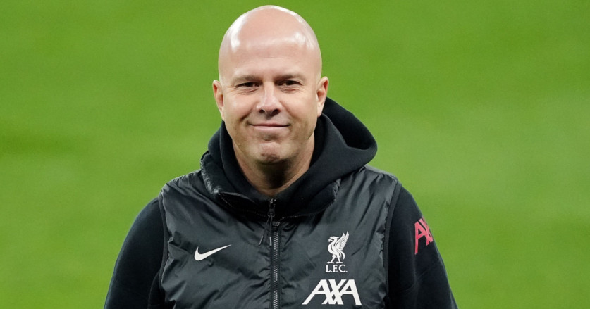 Kena Kartu Merah, Mengapa Arne Slot Masih Akan Hadir di Sisi Lapangan Saat Man City vs Liverpool