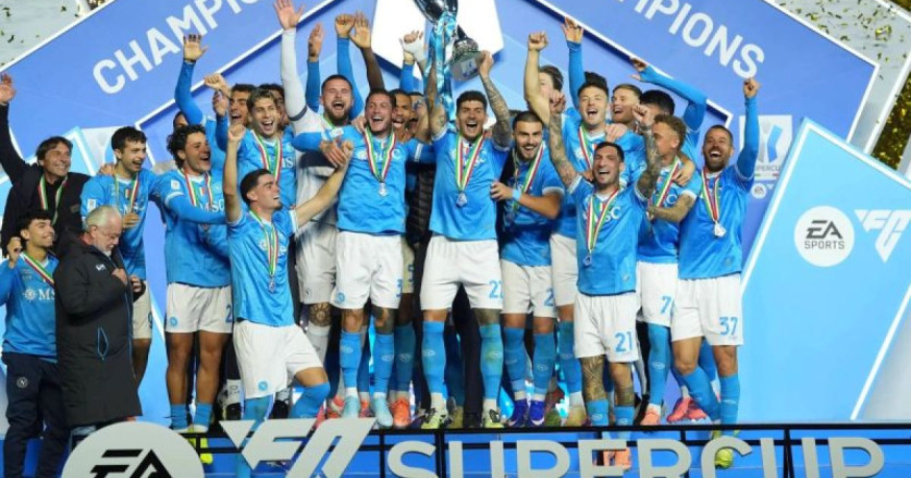 Napoli Raih Gelar Piala Super Italia Usai Tundukkan Bologna