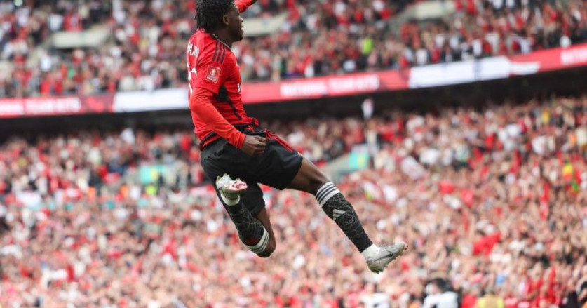 Rumor Kepindahan Mainoo dan Zirkzee dari Manchester United