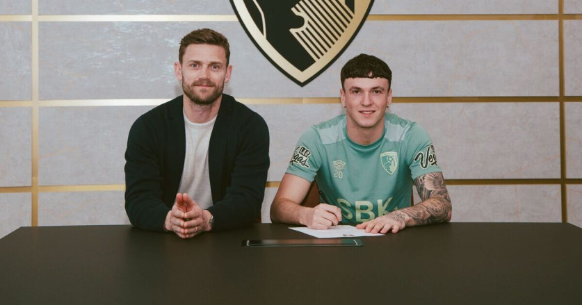 AFC Bournemouth Resmi Kontrak Permanen Alex Jimenez dari Milan