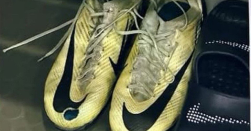 Francesco Acerbi Pakai Sepatu Bolong di Final Liga Champions, Demi Keberutungan