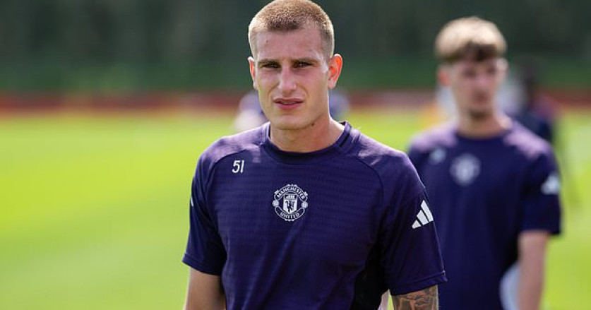 Bek Manchester United Ungkap Ayahnya Meninggal Dunia Secara Tragis