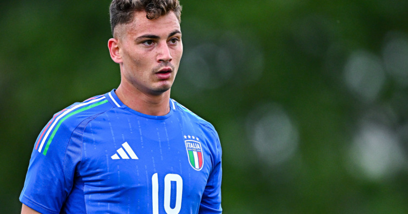 Negosiasi Intensif Antara Inter dan Cagliari Bahas Sebastiano Esposito