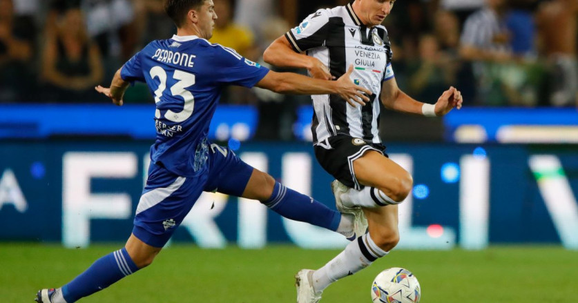 Maxi Perrone Resmi Bergabung dengan Como dari Manchester City